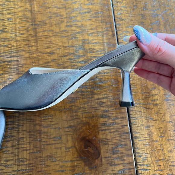 ✨SALE✨ Stuart Weitzman Silver heels✨SALE✨